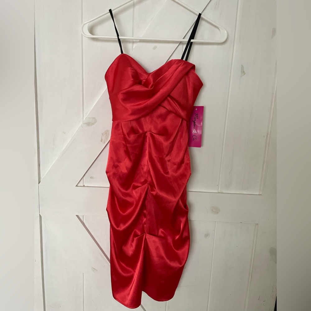 Ladies, XS, lady in red, sexy strapless dress. NWT, weddings, formal, NEW YEARS